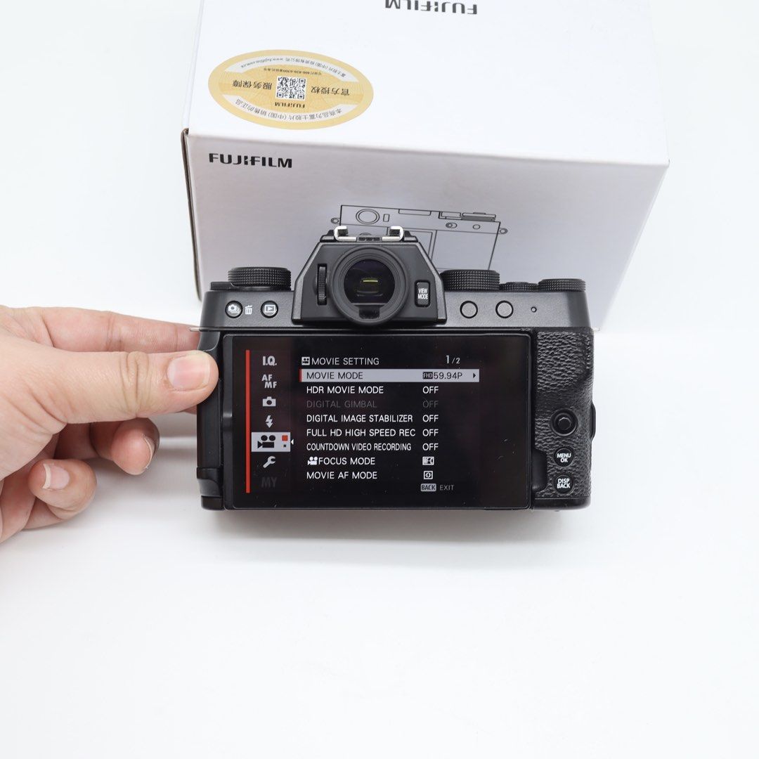 Fujifilm XT200 with 15-45 lens (Category: Cameras) located in Manila. Submitted by jaimeeloutan (Listing ID 1470910814, Image 3). Description: for sale! Fujifilm XT200 Mirrorless flipscreen with 15-45 lens set 34,990 Black Noir 📷 💰34,990 only pass sa tawad, mura nayan sulit deal complete set gagamitin nalang good condition no issue - FUJIFILM X-T200 full HD/HDR Video, UHD 4K video capable,w/ live view mode, OLED electronic viewfinder, hybrid AF