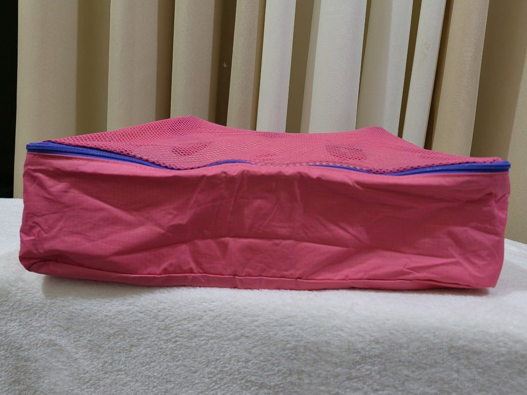 Funnymade Pink Travel Packing Cube Organizer (Category: Travel Essentials & Accessories) located in Makati City. Submitted by prelovedtreatedwithlove (Listing ID 1470893978, Image 2). Description: - Brand: Funnymade - Design: Breathable pink mesh top for easy visibility and airflow, big - Condition: Clean, perfect for suitcase organization.