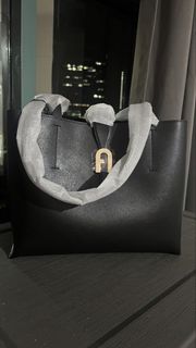 (Category: ) located in . Submitted by shopperme (Listing ID 1470837954, Image 1). Description: .
