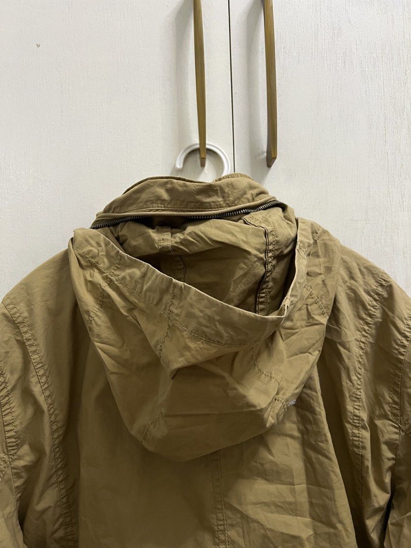 GAP | Khaki Utility Jacket (L) (Category: Coats, Jackets and Outerwear) located in Valenzuela. Submitted by urdeclutteringtita (Listing ID 1470744954, Image 3). Description: - Brand: GAP - Size: Large - Color: Khaki - Closure: Zip-up - Features: Multiple front pockets and a packable hood that zips into the collar - Fabric: Sturdy construction, perfect for layering during cooler weather RFS: Decluttering Payment method: Full payment prior shipping