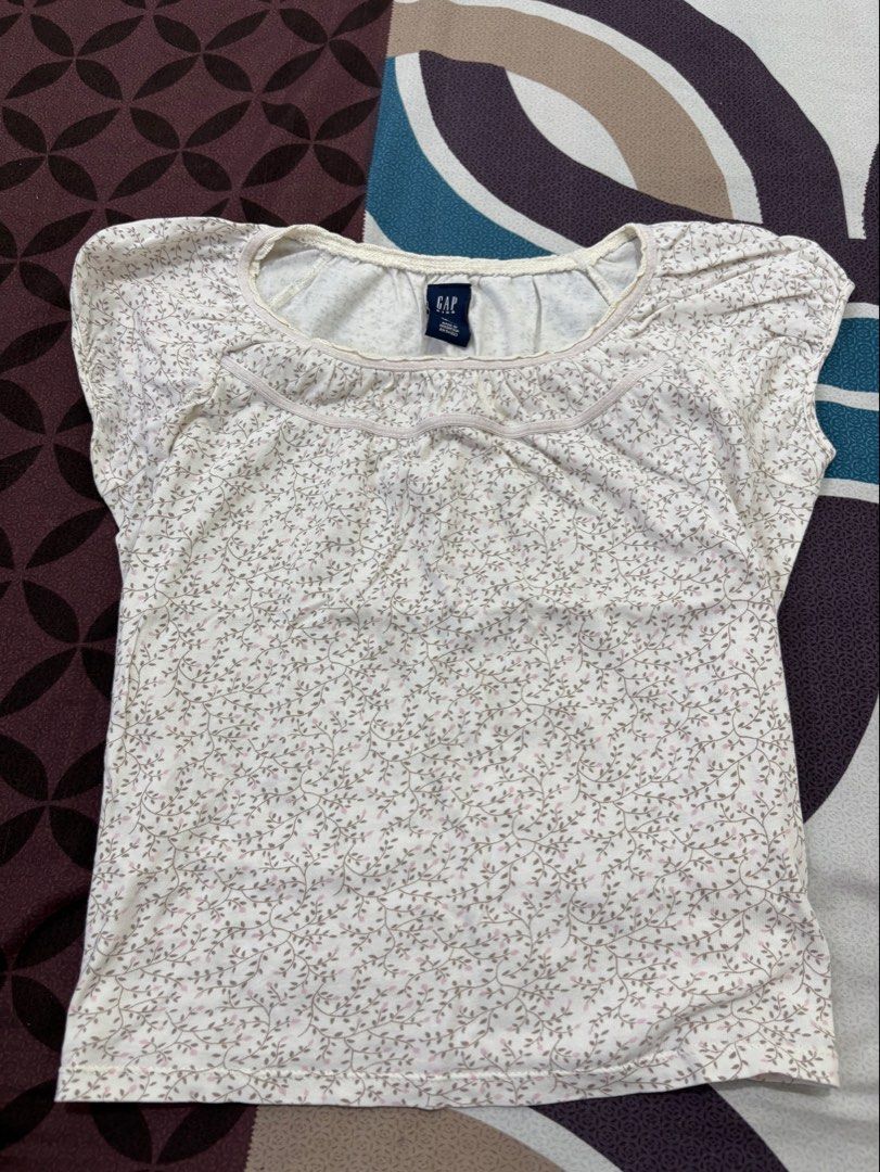 GAP baby tee (Category: Shirts) located in Cavite. Submitted by ishakey (Listing ID 1470818531, Image 1). Description: .