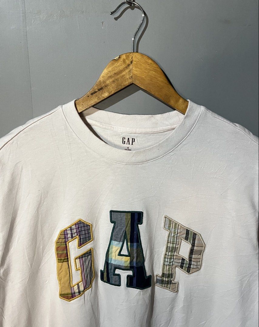 GAP Embroidered Logo (Category: Tshirts & Polo Shirts ) located in San Mateo. Submitted by street_rev (Listing ID 1470755328, Image 2). Description: 26 x 21.