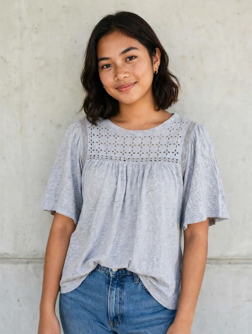 Gap grey top (Category: Blouses) located in Maco. Submitted by nothingabove300shop (Listing ID 1470850215, Image 1). Description: size-M no flows no holes.