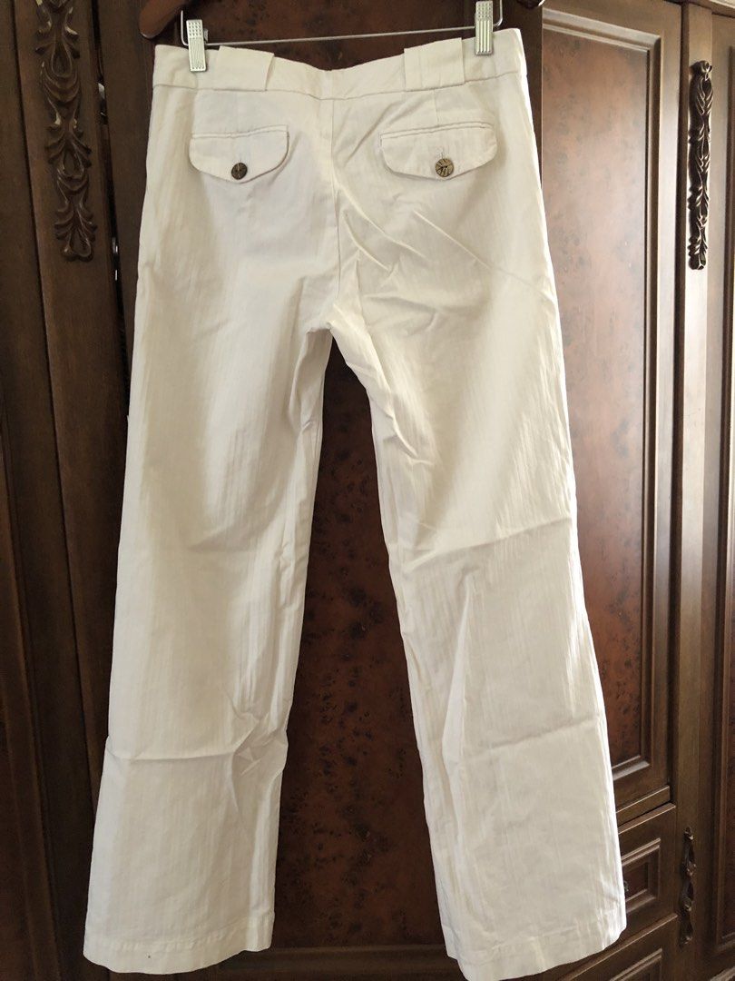 Gap stretch white flares (Category: Jeans) located in Davao. Submitted by stylecircuit (Listing ID 1470765436, Image 2). Description: Fits 26 to 28 inch waist, low rise with rib like texture; made in Sri Lanka.