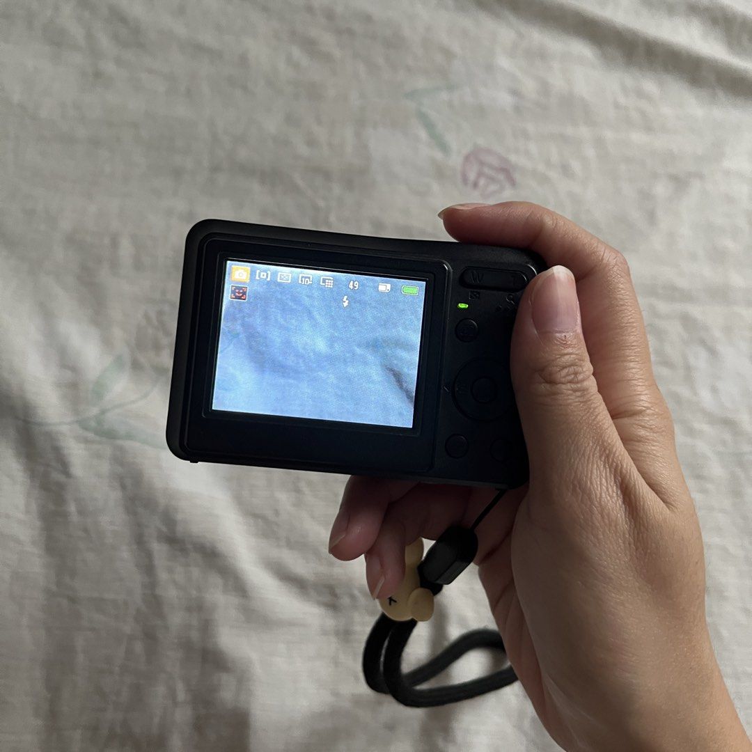 GE C1033 Digital Camera (Category: Cameras) located in Muntinlupa City. Submitted by maiiels (Listing ID 1470795052, Image 2). Description: — 10.1 megapixels with 3x optical zoom — fully functional, no LCD burns — all buttons, flash and zoom are working — with rechargeable double AA batteries — 5/10 body condition, has scratches and overall looks worn down from use — RFS: decluttering — issue: shutter button is a little sticky, requires patience 