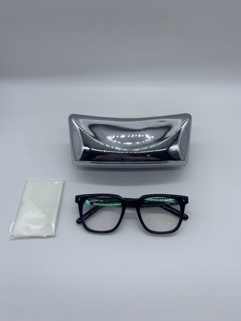 Gentle Monster BOLD Ojo 01 (Black) (Category: Sunglasses & Eyewear) located in Bacoor. Submitted by thegentleluxe (Listing ID 1470916324, Image 1). Description: Gentle Monster BOLD Ojo 01 (Black) Comes with Metallic Silver Case, Cloth. No Box Pre-Order/On Hand Other Colors: (For pre-order) 2995php only! (Shipping fee excluded) Follow our Page FB: The Gentle Luxe IG: @thegentleluxestore .