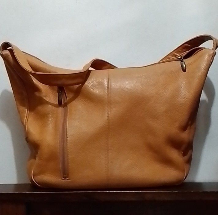 Genuine Leather Hobo/Shoulder/Sling (Category: Cross-body Bags) located in Tarlac. Submitted by faithfulfinds (Listing ID 1470834317, Image 1). Description: HIGH-QUALITY GENUINE LEATHER HOBO / SHOULDER BAG/ SLING BAG Details: Material: 100% Genuine Leather / High-quality leather Color: Mustard Style: Slouchy Hobo / Shoulder Bag / Sling Features: Front vertical zipper pocket for quick-access items, spacious main compartment, and comfortable should