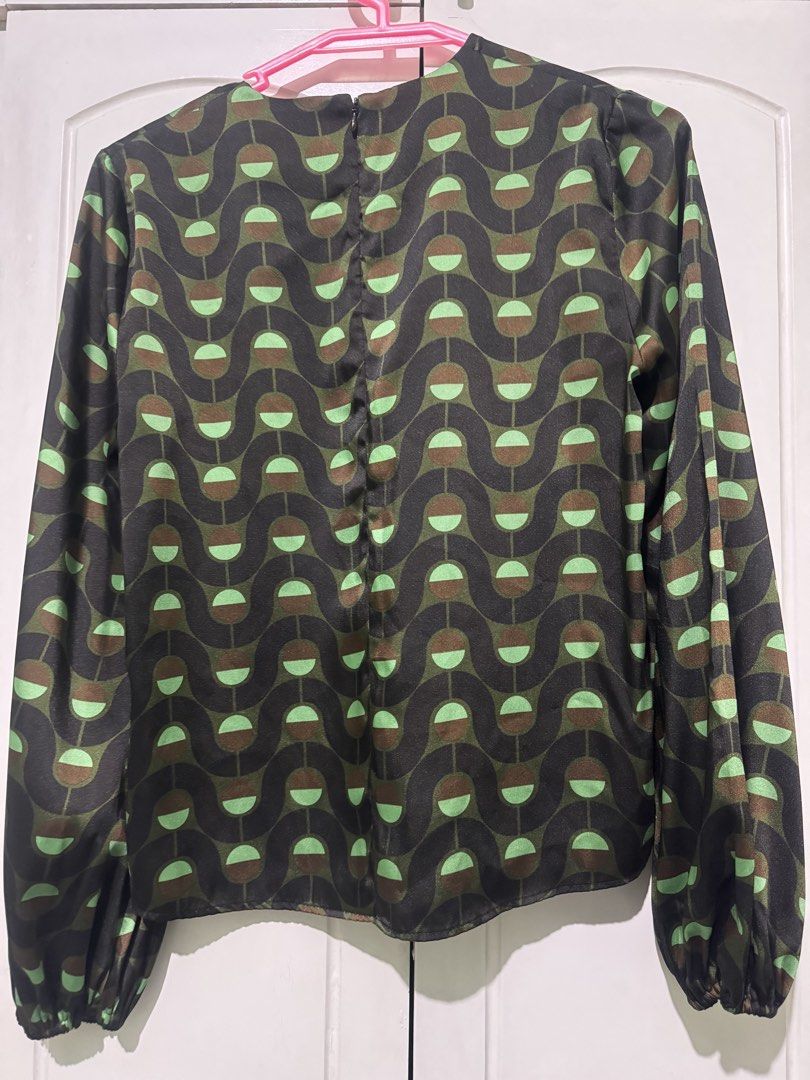 Geometric Print Long Sleeve Blouse Black Green (Category: Longsleeves) located in Manila. Submitted by melissaal82890 (Listing ID 1470893372, Image 1). Description: ZARA Made in Morocco Design: Green and black geometric pattern - Sleeves: Long bishop sleeves with elastic cuffs - Neckline: Crew neck with slight gathering detail - Closure: Convenient back zipper - Material: Silky smooth finish - Versatility: Ideal for both office wear and casual ou
