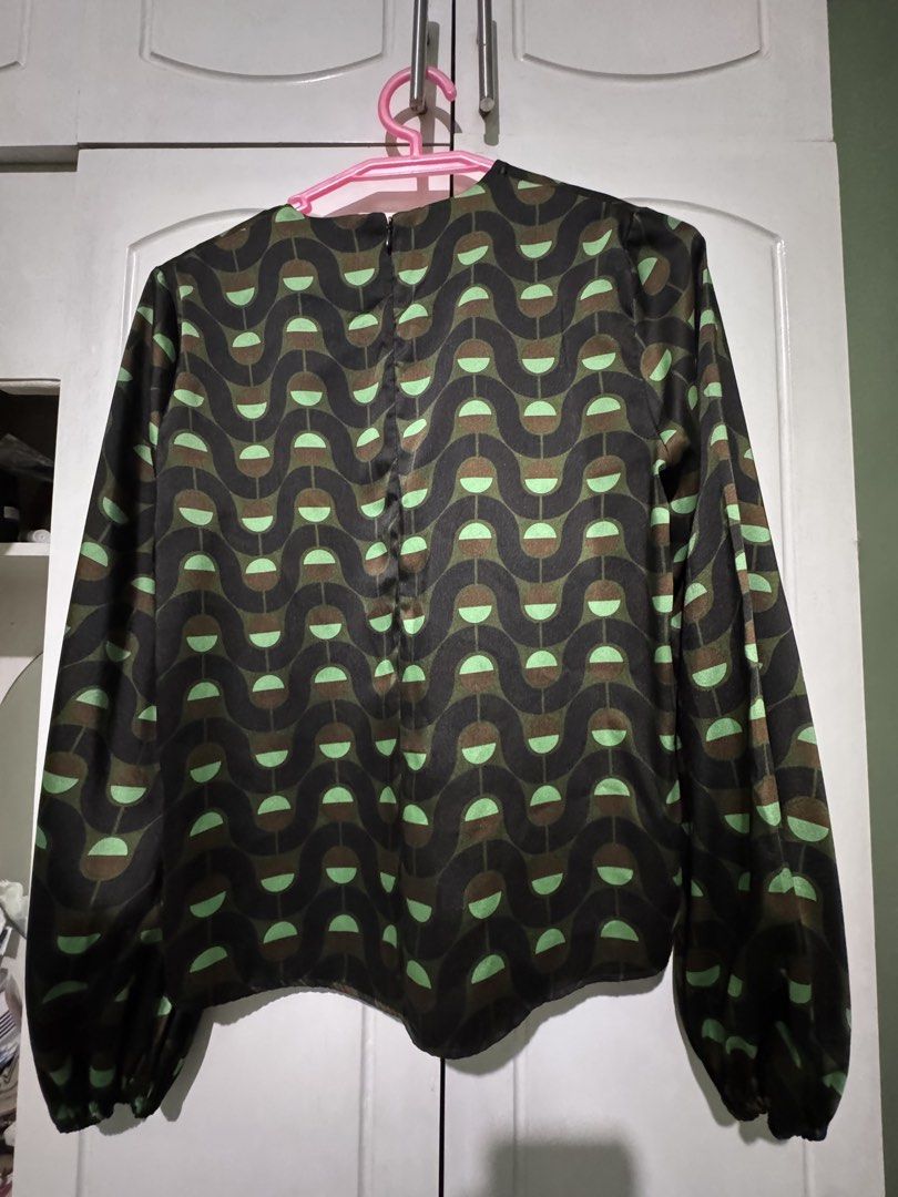 Geometric Print Long Sleeve Blouse Black Green (Category: Longsleeves) located in Manila. Submitted by melissaal82890 (Listing ID 1470893372, Image 3). Description: ZARA Made in Morocco Design: Green and black geometric pattern - Sleeves: Long bishop sleeves with elastic cuffs - Neckline: Crew neck with slight gathering detail - Closure: Convenient back zipper - Material: Silky smooth finish - Versatility: Ideal for both office wear and casual ou