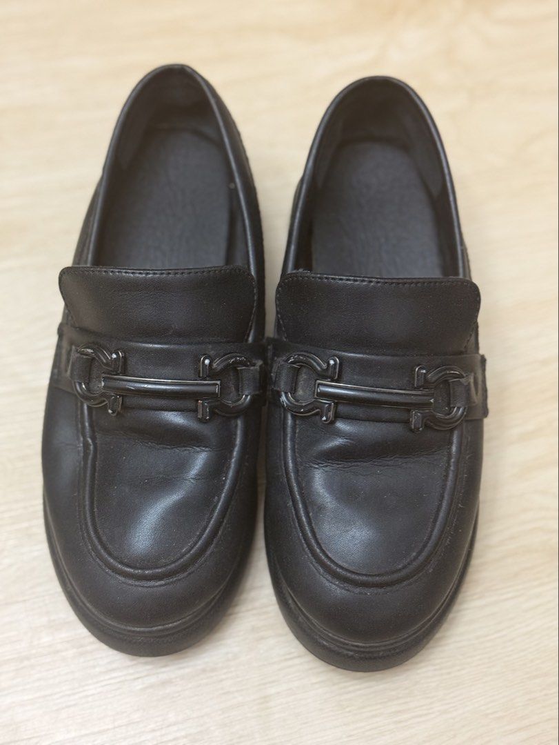 Gibi Shoes Black Shoes (Category: Babies & Kids Fashion) located in Caloocan City. Submitted by kayceegee (Listing ID 1470844265, Image 1). Description: Hindi na kasya.