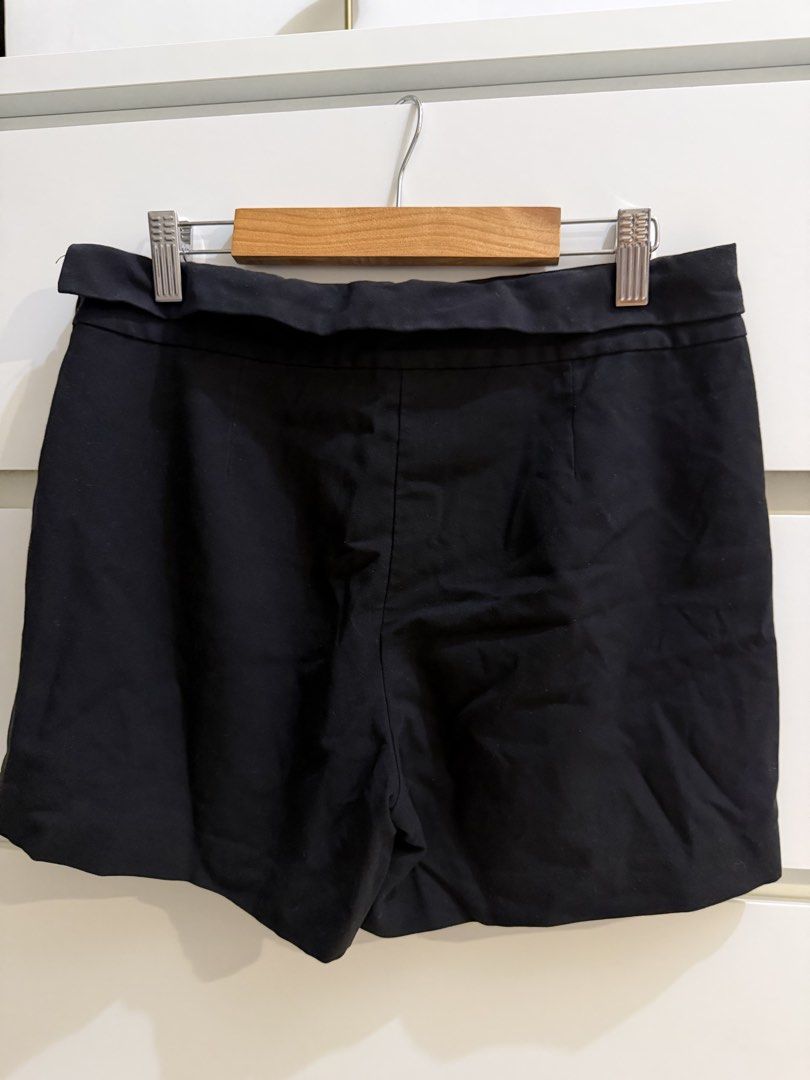 Giordano Black Wrap Skorts Size M (Category: Skirts) located in Makati City. Submitted by lvshop_mnl (Listing ID 1470879801, Image 3). Description: .