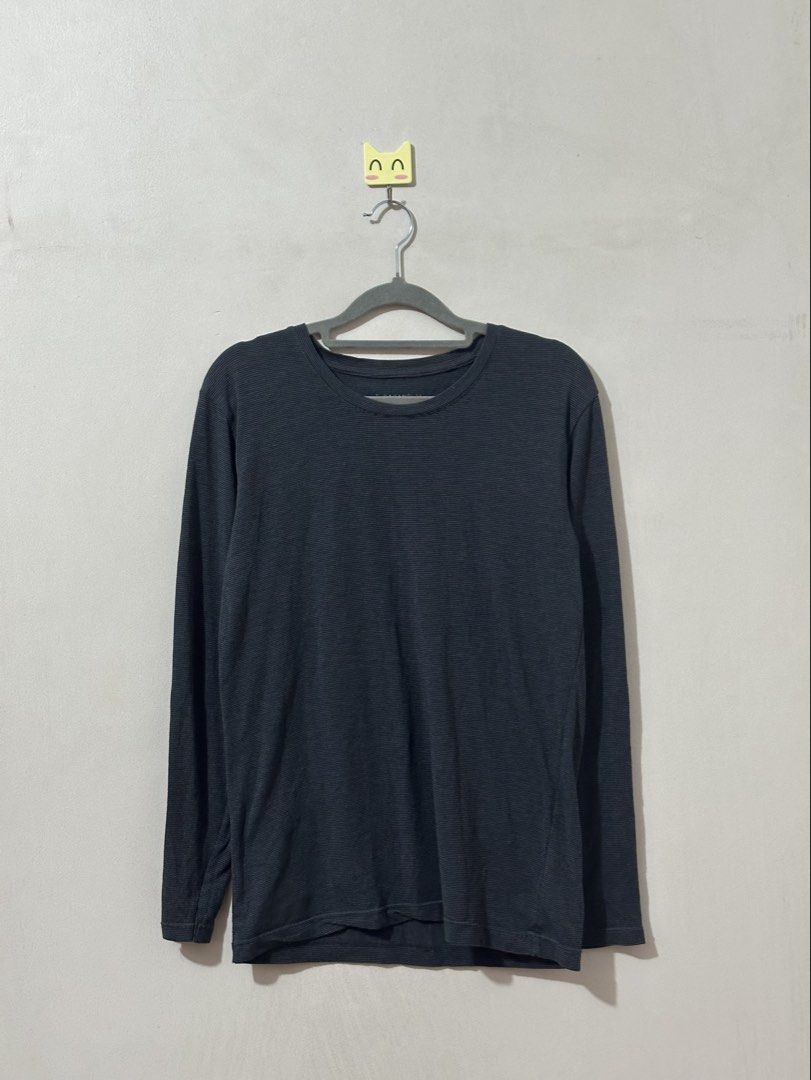 Giordano Heat Tech Dark Gray Men Medium (Category: Sets & Coordinates) located in Balanga. Submitted by winterlab_ph (Listing ID 1470827189, Image 1). Description: B463.