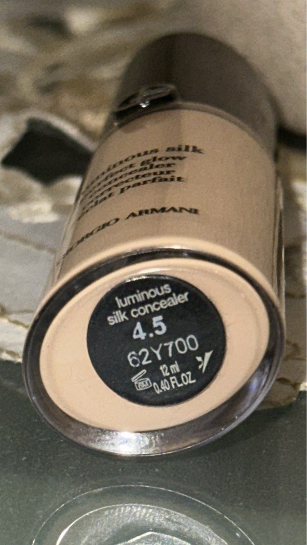Giorgio Armani Luminous Silk Concealer 4.5 (Category: Makeup) located in Malabon City. Submitted by alysaleee (Listing ID 1470910975, Image 2). Description: .