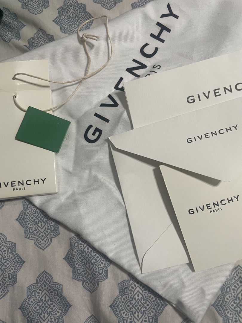 Givenchy Green Leather Handbag with Dust Bag (Category: Luxury Bags & Wallets) located in Davao. Submitted by jsunday (Listing ID 1470754712, Image 3). Description: FOR SALE | AUTHENTIC GIVENCHY EDEN MINI BAG 💚 Asking Price: ₱23,000 (Slightly Negotiable) Beautiful Givenchy Eden Mini Top Handle Bag in vibrant green leather with gold-tone hardware. Details: • Brand: Givenchy Paris • Model: Eden Mini Bag • Colour: Green • Material: Leather • Purcha