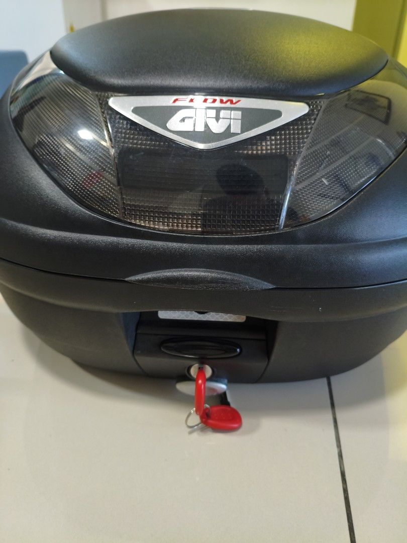 Givi Flow Motorcycle Top Box with Rack (Honda Vario 160), Motorbikes on ...