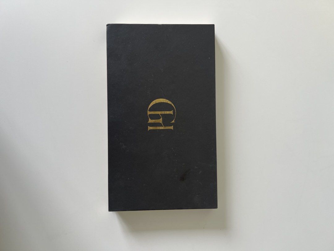 Glamhour Eyshadow Palette (Category: Makeup) located in Paranaque City. Submitted by lovejulycloset (Listing ID 1470774764, Image 2). Description: Glamhour is a PH makeup brand by Pau Del Rio (Paulash).