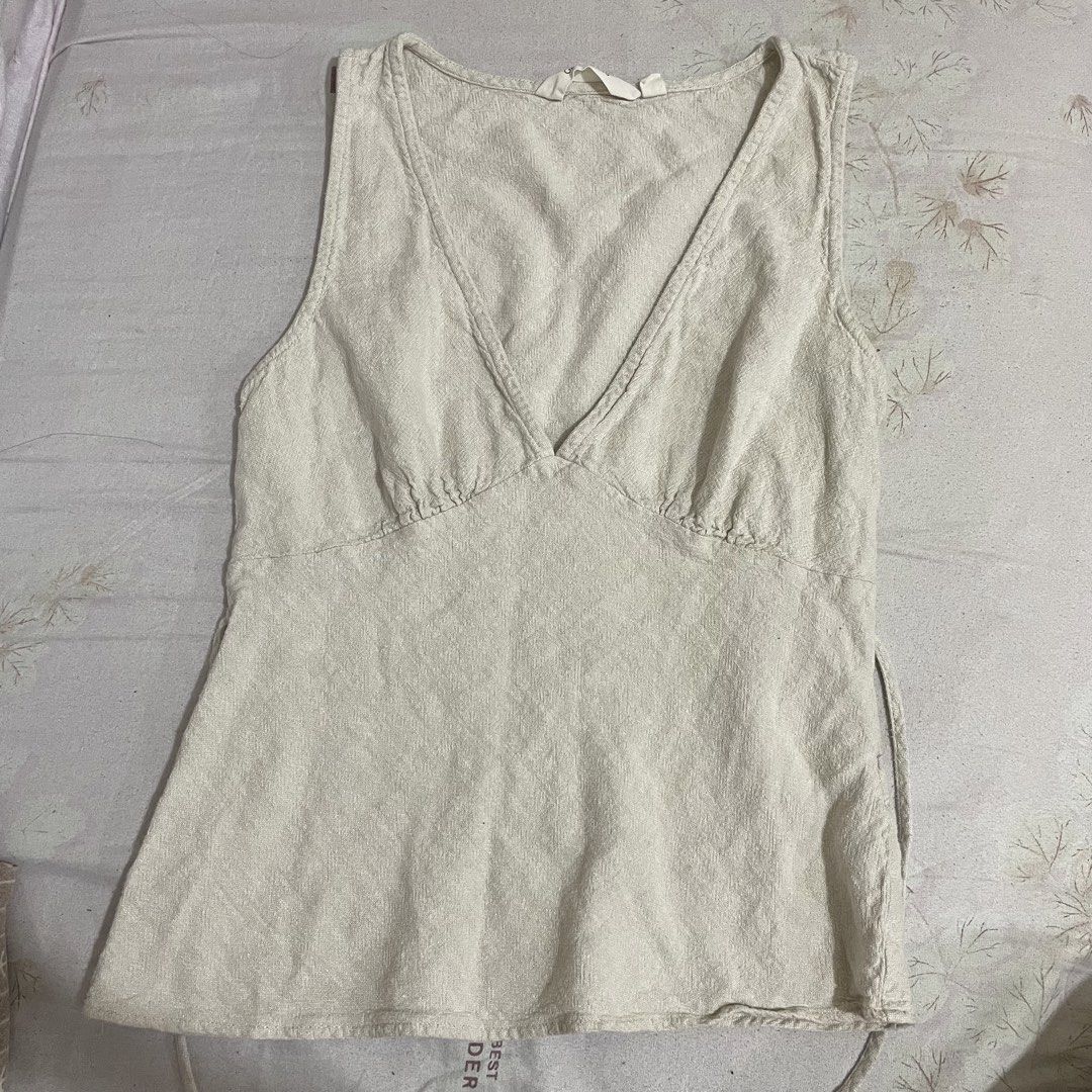 Glassons linen beige sleeveless top (Category: Sleeveless) located in Santa Rosa. Submitted by jamrose (Listing ID 1470893846, Image 3). Description: - Brand: Glassons - Size: AU/UK 8 S-m No flaws.