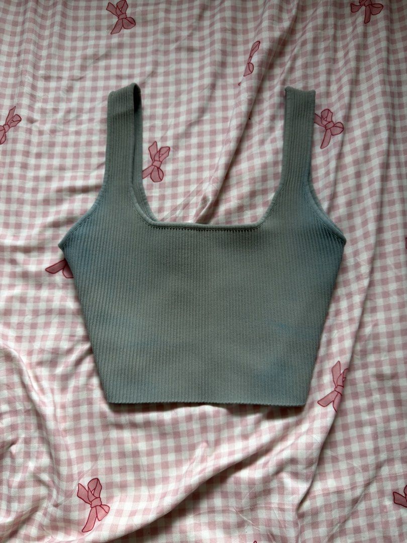 Glassons Pastel Green Squareneck Top (Category: Sleeveless) located in Manila. Submitted by squishylawlph (Listing ID 1470831846, Image 1). Description: large stretchable not used have color discolorations.
