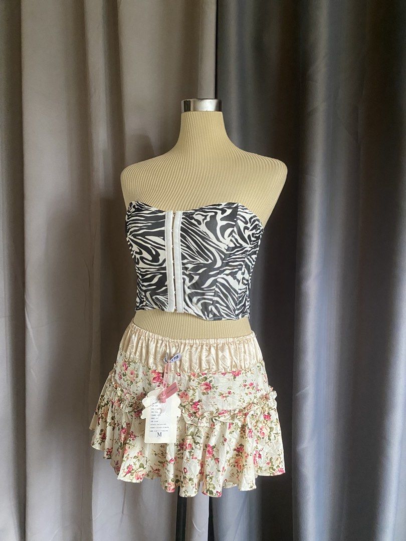 Glassons Zebra Print Strapless Corset Top (Category: Sleeveless) located in Cagayan de Oro. Submitted by curated_closetph (Listing ID 1470747388, Image 2). Description: — Size: S - M — Color: Black & White Zebra Print — Stretchy printed fabric with mesh-feel paneling — Strapless bandeau neck — Front hook-and-eye strip closure — Straight cropped hem line — Smooth stretch back panel — Can negotiate the price — 🛒 Shop more to get more discounts and