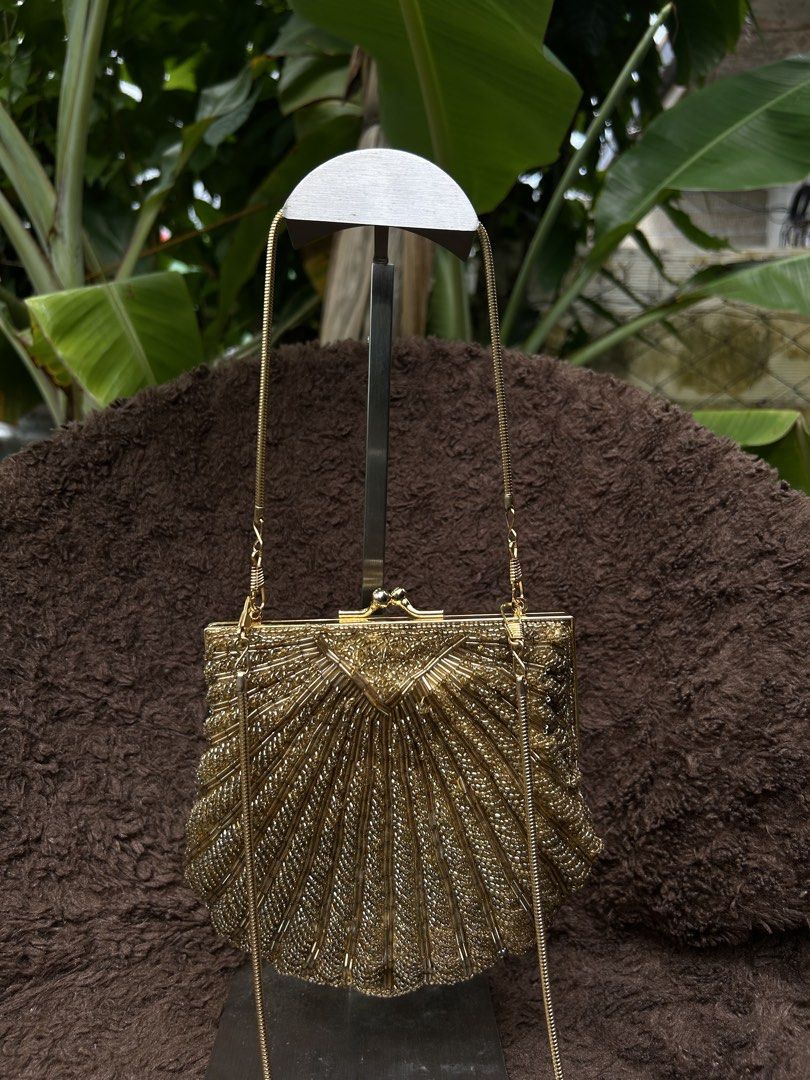 Gold Beaded Shell Party Bag (Category: Cross-body Bags) located in Naga. Submitted by helloitsk20594 (Listing ID 1470793938, Image 2). Description: 𝙂𝙊𝙇𝘿 𝙈𝙀𝙎𝙃 𝙋𝘼𝙍𝙏𝙔 𝘽𝘼𝙂 🏷️ 𝙈𝙄𝙉𝙀: ₱600 𝑪𝒐𝒏𝒅𝒊𝒕𝒊𝒐𝒏: 10/10 condition 𝙄𝙨𝙨𝙪𝙚/𝙨: none 𝘿𝙞𝙢𝙚𝙣𝙨𝙞𝙤𝙣𝙨: 6 x 9 inches ————𝗠𝗨𝗦𝗧 𝗥𝗘𝗔𝗗!———— 📌𝙋𝙡𝙚𝙖𝙨𝙚 𝙧𝙚𝙡𝙮 𝙤𝙣 𝙩𝙖𝙜𝙨 𝙤𝙧 𝙙𝙤 𝙮𝙤𝙪 𝙤𝙬𝙣 𝙧𝙚𝙨𝙚𝙖𝙧𝙘𝙝 📌𝘼𝙪𝙩𝙝𝙚𝙣𝙩𝙞𝙘𝙞𝙩𝙮 𝙣𝙤𝙩 𝙨𝙩𝙖𝙩𝙚𝙙 𝙩�