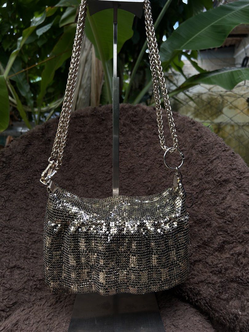 Gold Mesh Party Bag (Category: Cross-body Bags) located in Naga. Submitted by helloitsk20594 (Listing ID 1470794186, Image 2). Description: 𝙂𝙊𝙇𝘿 𝙈𝙀𝙎𝙃 𝙋𝘼𝙍𝙏𝙔 𝘽𝘼𝙂 🏷️ 𝙈𝙄𝙉𝙀: ₱600 𝑪𝒐𝒏𝒅𝒊𝒕𝒊𝒐𝒏: 10/10 condition 𝙄𝙨𝙨𝙪𝙚/𝙨: none 𝘿𝙞𝙢𝙚𝙣𝙨𝙞𝙤𝙣𝙨: 6 x 9 inches ————𝗠𝗨𝗦𝗧 𝗥𝗘𝗔𝗗!———— 📌𝙋𝙡𝙚𝙖𝙨𝙚 𝙧𝙚𝙡𝙮 𝙤𝙣 𝙩𝙖𝙜𝙨 𝙤𝙧 𝙙𝙤 𝙮𝙤𝙪 𝙤𝙬𝙣 𝙧𝙚𝙨𝙚𝙖𝙧𝙘𝙝 📌𝘼𝙪𝙩𝙝𝙚𝙣𝙩𝙞𝙘𝙞𝙩𝙮 𝙣𝙤𝙩 𝙨𝙩𝙖𝙩𝙚𝙙 𝙩𝙤 𝙖𝙫𝙤