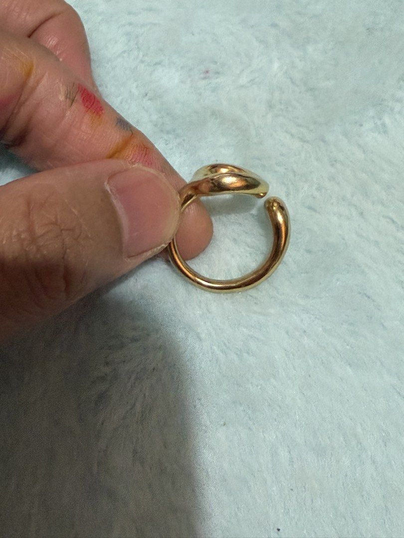 Gold Tone Open Ring Chunky Wave Design Size 6 (Category: Rings) located in Mandaue City. Submitted by chuchi152615 (Listing ID 1470919453, Image 2). Description: - Gold tone open ring with a chunky wave shape and teardrop end - Adjustable fit band for comfort and versatility - Minimalist style, easy to stack or wear alone - Smooth polished finish all over - Great everyday accessory.