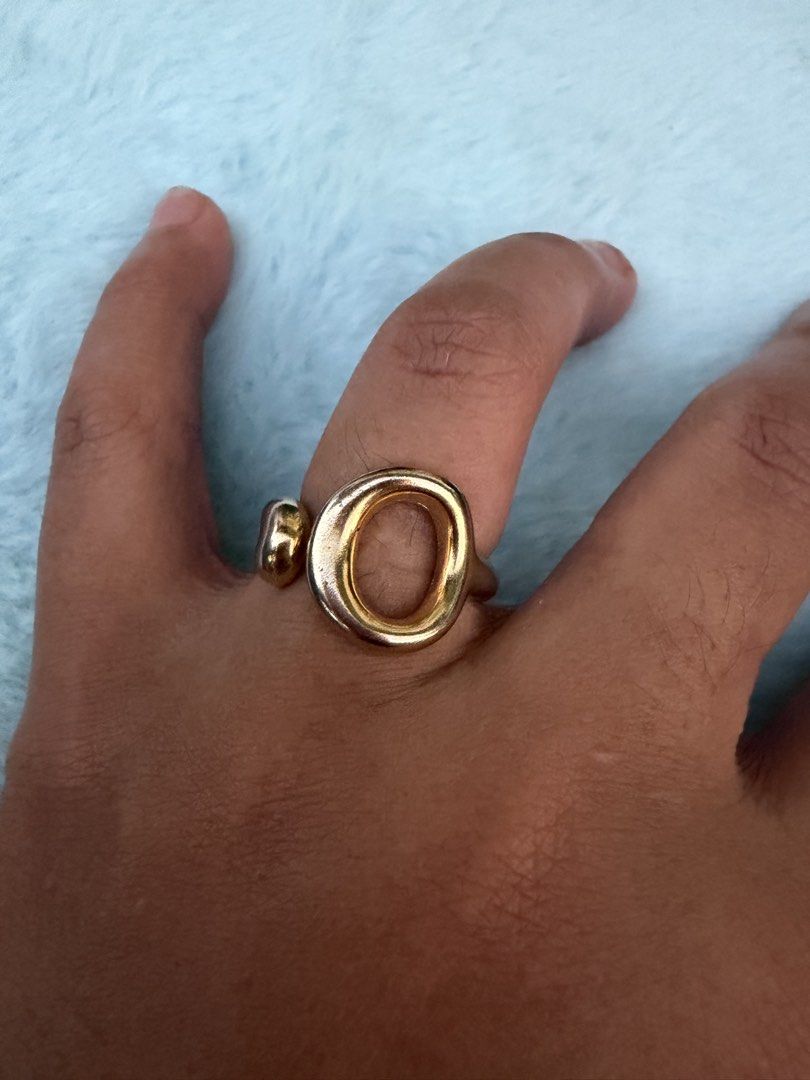 Gold Tone Open Ring Chunky Wave Design Size 6 (Category: Rings) located in Mandaue City. Submitted by chuchi152615 (Listing ID 1470919453, Image 3). Description: - Gold tone open ring with a chunky wave shape and teardrop end - Adjustable fit band for comfort and versatility - Minimalist style, easy to stack or wear alone - Smooth polished finish all over - Great everyday accessory.