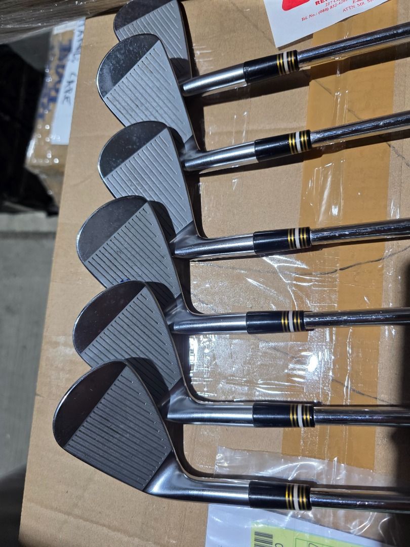 Golf Irons Srixon ZXi7 P-6 (Category: Golf) located in Caloocan City. Submitted by coolstorm_707477 (Listing ID 1470822084, Image 3). Description: Selling my Srixon ZXi7 Irons P-6 Stiff Shaft Project X 6.5 Very good condition Bought Jan 2026 Japan I still have the box RFS: going back to cavity back irons.