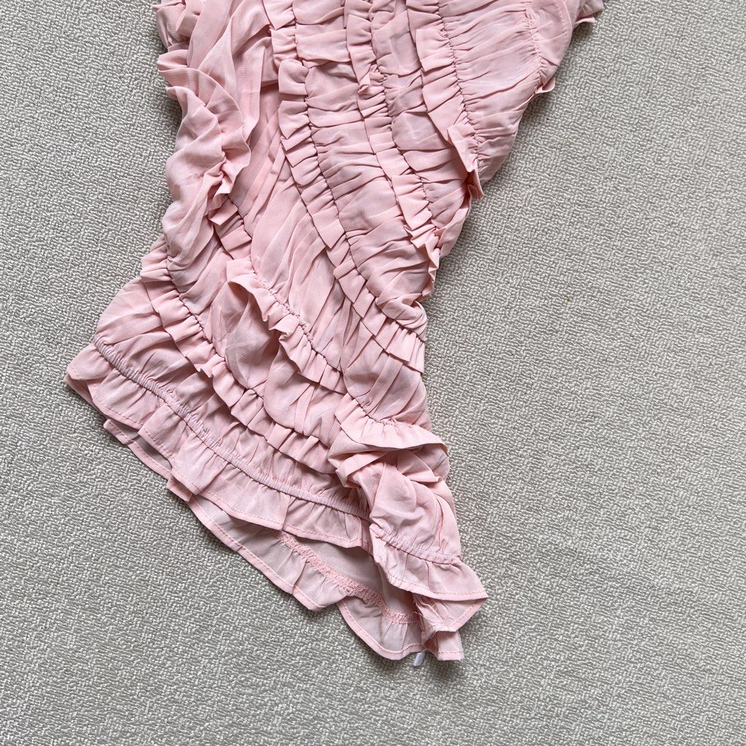 gorgeous ruching deconstructed fabric coquette top (Category: Sleeveless) located in Limay. Submitted by budolfindsrawrawr (Listing ID 1470753657, Image 3). Description: gorgeous ruching deconstructed fabric coquette top - fits small l24.5 b32-34 - in excellent condition .