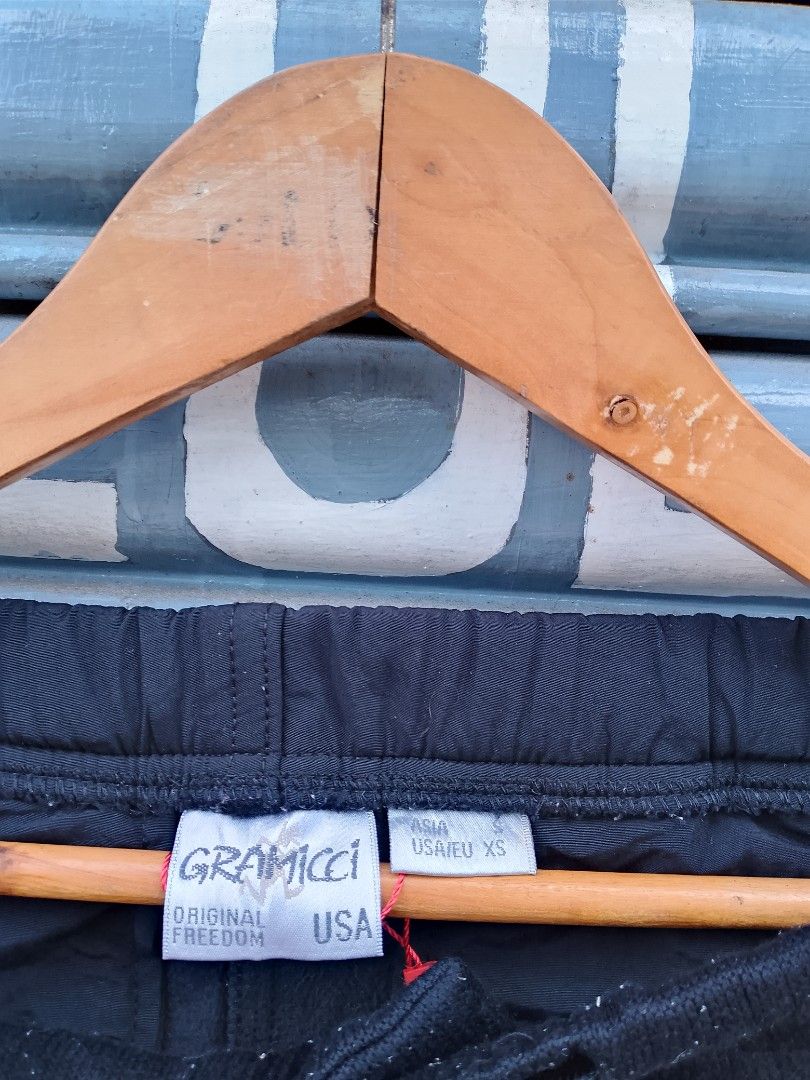 Gramicci Pants (Category: Activewear) located in Manila. Submitted by gentlestone1998 (Listing ID 1470779577, Image 2). Description: Size small Excellent condition No issue Flawless.