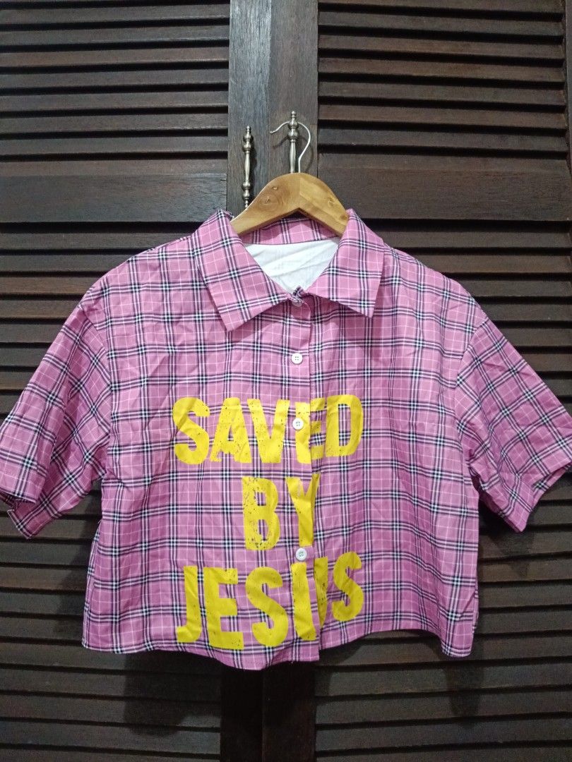 Graphic Statement Button Down Shirt (Category: Others Tops) located in Manila. Submitted by byjrb (Listing ID 1470801609, Image 1). Description: Tall Medium on Tag Semi Crop.