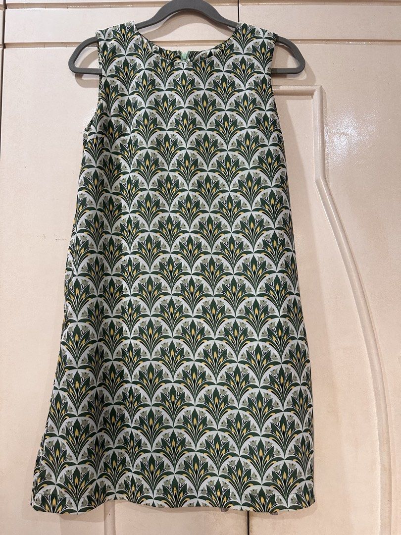 Green art deco pattern sleeveless dress (Category: Dresses) located in Las Pinas. Submitted by novaglow (Listing ID 1470785470, Image 1). Description: - With pockets - Color & Print: Green and white with yellow accents in a repeating art deco fan pattern - Fit: Straight, loose fit that falls comfortably above the knee - Design: Sleeveless with a convenient back neckline zipper closure - Fabric: Light and breathable material, ideal for warm weathe