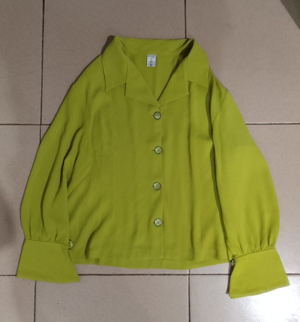 Green Button-Down Long Sleeve Collared Blouse (Category: Longsleeves) located in Bacolod City. Submitted by beam_tori (Listing ID 1470853897, Image 1). Description: - fits sizes L to XL best MOP: Gcash MOD: J&T.