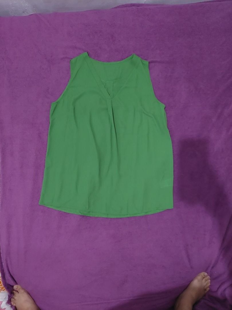 Green Sleeveless V-Neck Pleated Blouse (Category: Sleeveless) located in Bulacan. Submitted by nicschill18300 (Listing ID 1470870436, Image 2). Description: - Color: Bright green - Style: Sleeveless V-neck with pleated front panel - Fit: Lightweight and relaxed/flowy - Versatility: Perfect for warm weather, layering, workwear, or casual days - Condition: Brand new/Excellent (Ready to ship!) - Fresh, vibrant green color - Features a flattering V-n