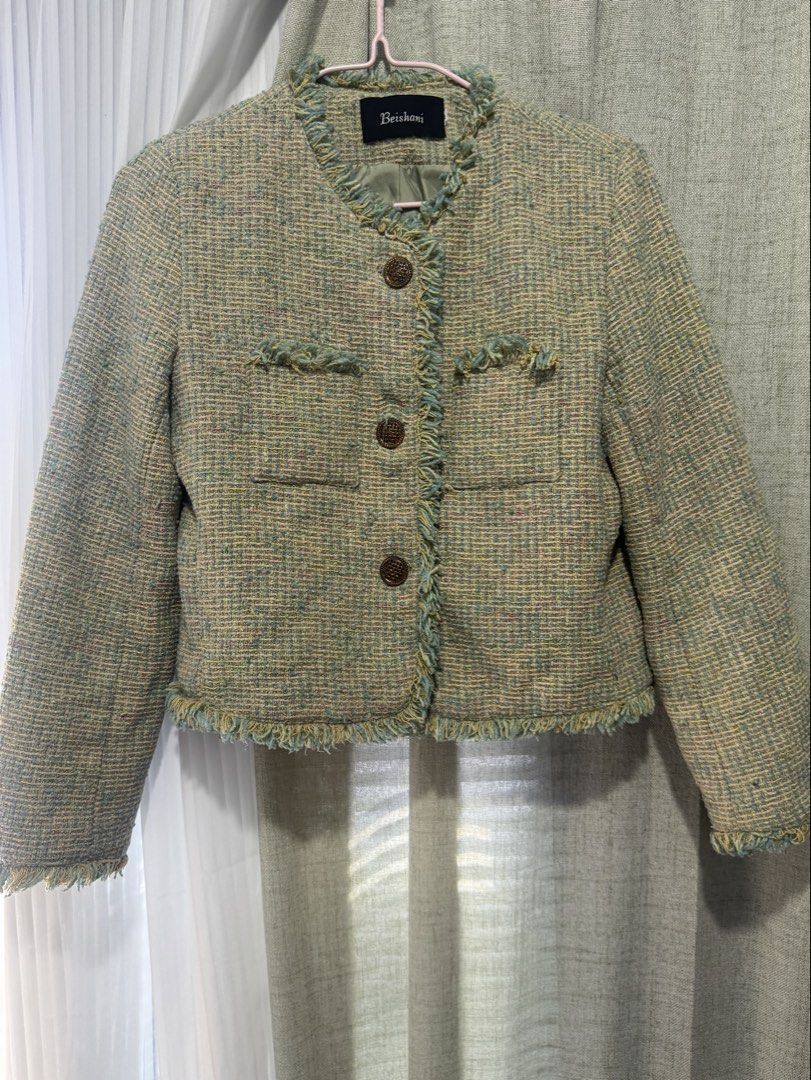 Green Tweed Coat (Category: Coats, Jackets and Outerwear) located in Cotabato. Submitted by monnik11 (Listing ID 1470744838, Image 1). Description: DECLUTTERING Size: Small Color: Green .