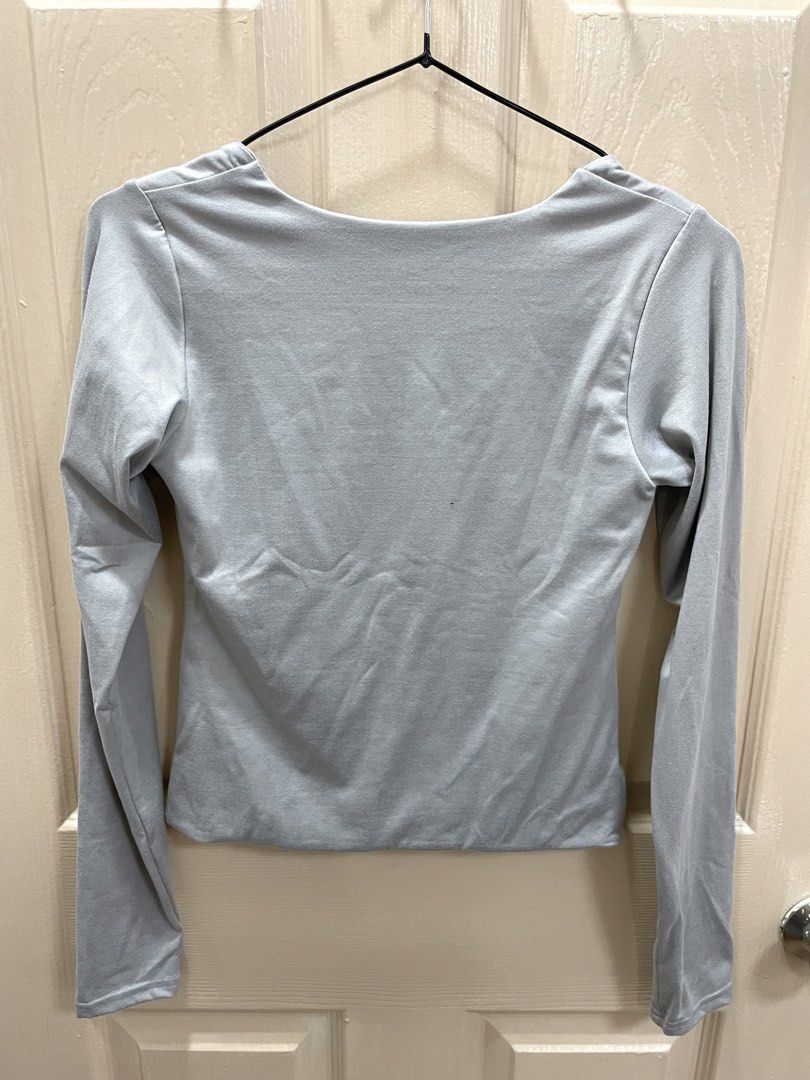 Grey Long Sleeve Square Neck Crop Top (Category: Longsleeves) located in Pasay City. Submitted by nashandma_ (Listing ID 1470914128, Image 2). Description: Never Worn Size Medium Rfs: Decluttering .