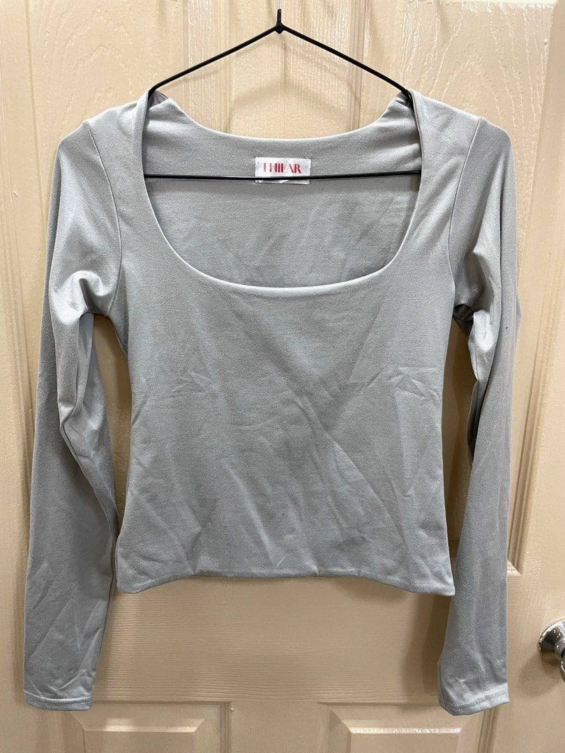 Grey Long Sleeve Square Neck Crop Top (Category: Longsleeves) located in Pasay City. Submitted by nashandma_ (Listing ID 1470914128, Image 1). Description: Never Worn Size Medium Rfs: Decluttering .