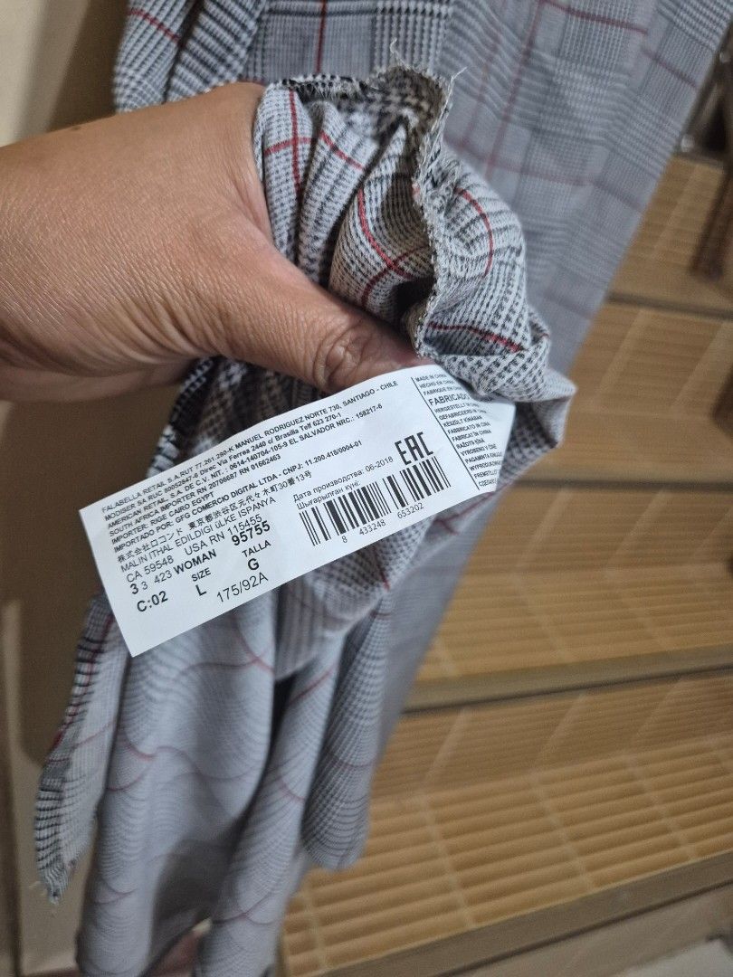 Grey Plaid Long Sleeve Button-Up Shirt (Category: Longsleeves) located in Gattaran. Submitted by uploadtounload (Listing ID 1470843460, Image 3). Description: - Color: Grey and black plaid with thin red grid lines - Style: Long-sleeve button-up with standard collar - Details: Cuffs feature a split vent detail - Fabric: Soft woven fabric, perfect for daily wear - Condition: Excellent.