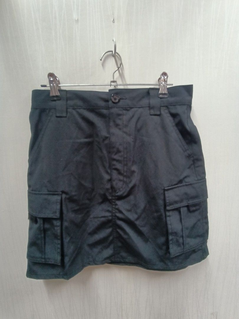 GU Black Cargo Utility Skirt (Category: Skirts) located in Bayombong. Submitted by rheaaa00530 (Listing ID 1470852979, Image 1). Description: - Brand: GU - Color: Classic Black - Style: Cargo utility skirt with mid-length design - Features: Front button closure, belt loops, and large functional cargo pockets on both sides - Material: 84% polyester, 16% cotton blend - Condition: Great for casual everyday wear.