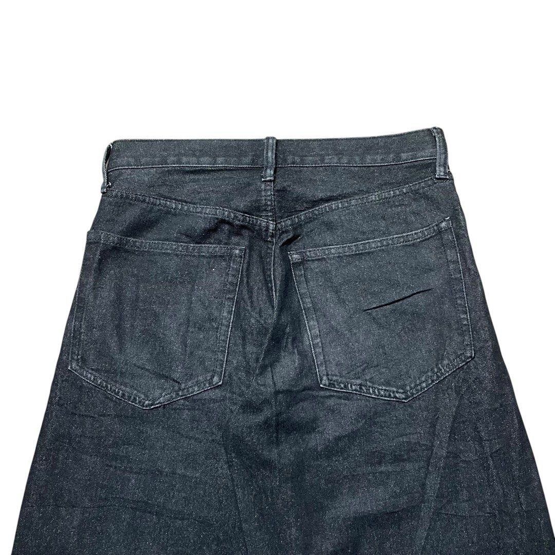 GU black denim barrel pants (Category: Jeans) located in Iloilo. Submitted by nextwearco_ilo (Listing ID 1470890391, Image 3). Description: 👖 ITEM DETAILS Item/Brand:GU black denim barrel pants Condition: Like new Dimension/Measurements:30-31 W x 38 L , 9.3 Leg opening Issues: None ₱ 899 📩 DM us for detailed photos!.