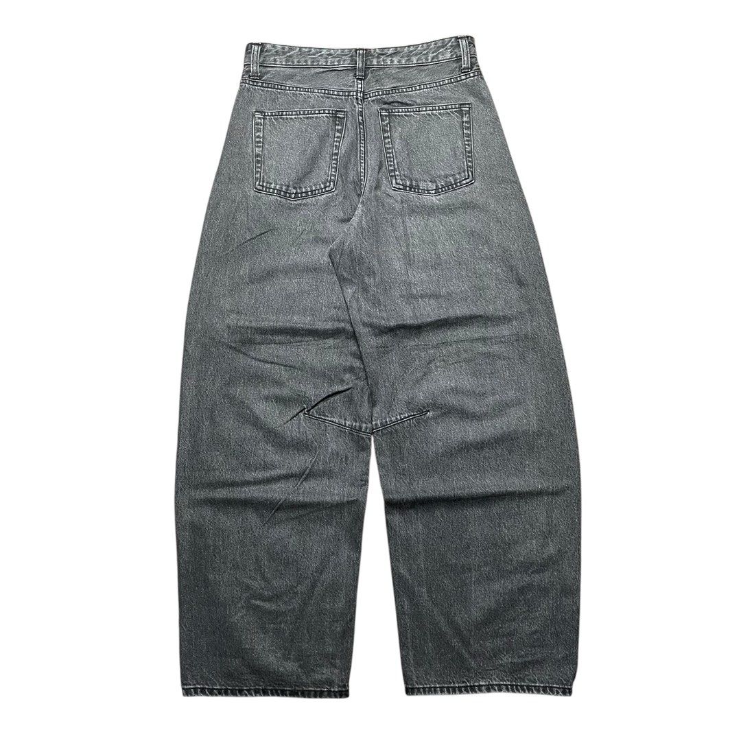 Gu gray washed barrel pants (Category: Jeans) located in Iloilo. Submitted by nextwearco_ilo (Listing ID 1470904401, Image 3). Description: 👖 ITEM DETAILS Item/Brand:GU gray washed barrel pants (#2) Condition: Like new Dimension/Measurements: 28-30 W x 40 L , 9.3 Leg opening ( M ) Issues:None ₱ 899 📩 .