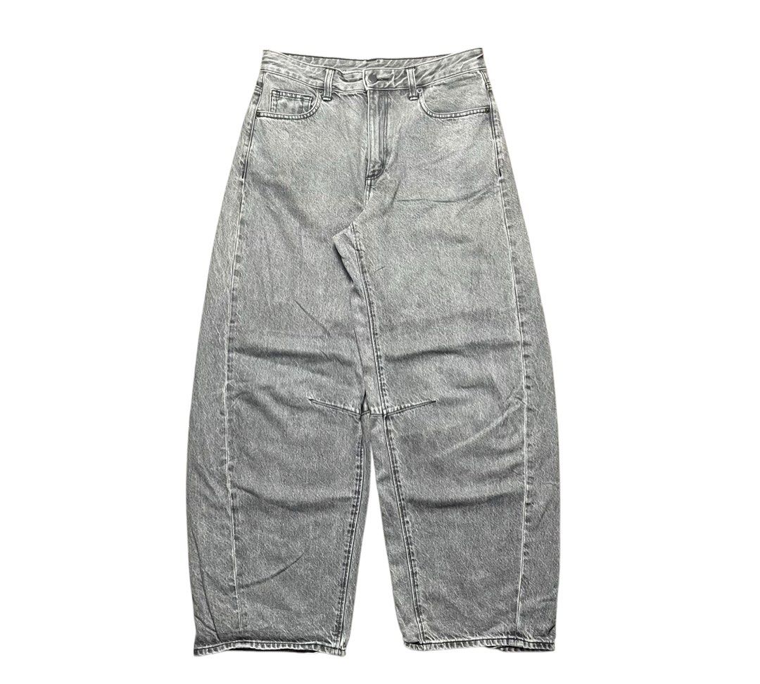 GU gray washel barrel pants (Category: Jeans) located in Iloilo. Submitted by nextwearco_ilo (Listing ID 1470896064, Image 2). Description: 👖 ITEM DETAILS Item/Brand: GU gray washel barrel pants (#1) Condition: Like new Dimension/Measurements: 30-32 W x 40.5 L , 9.5 Leg opening ( L ) Issues:None ₱ 899 .
