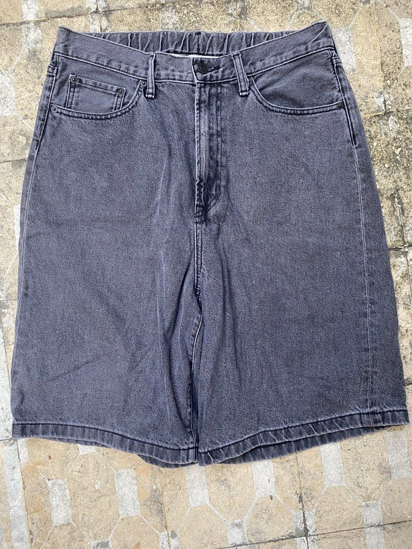 GU Grey Denim Shorts Size L (Category: Shorts) located in Imus. Submitted by frootiloots4103 (Listing ID 1470769886, Image 1). Description: - Brand: GU - Color: Washed Grey - Size: L (fits 32 waist) - Material: 100% Cotton (Made in Indonesia) - Features: Elastic waistband, button closure, front zipper - Pockets: 5-pocket design (front, back, and coin pocket) - Condition: Excellent/Ready to wear OPEN FOR NEGO (best if aspack) 📍 Imus, Cavite 4103 