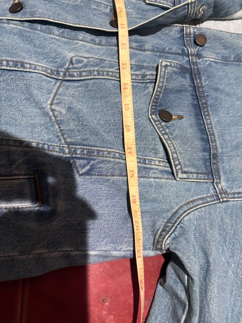 GU Jeans Modern Light Wash Denim Trucker Jacket (Category: Activewear) located in Roxas City. Submitted by gothriftaholic (Listing ID 1470901103, Image 3). Description: size M on tag can fit to L 27x21 color rate 10/10 no issue 📍 VISAYAS, CAPIZ.