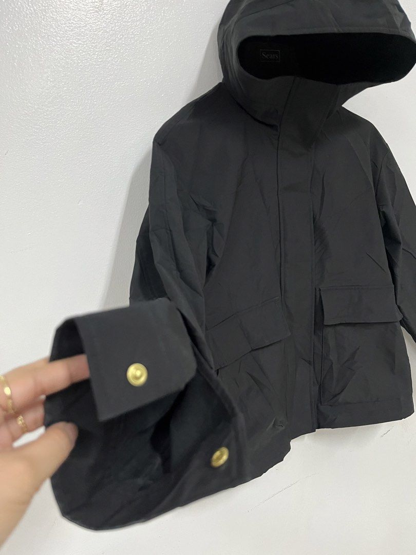 GU MOUNTAIN PARKA (Category: Coats, Jackets and Outerwear) located in Angeles City. Submitted by donita_camorongan (Listing ID 1470768208, Image 3). Description: - Color: Solid black - Hood: Oversized and attached - Closure: Full front zipper with snap button storm flap - Pockets: Two roomy front pockets with flaps - Cuffs: Adjustable with gold-toned metal snaps - Condition/Material: Clean fabric with a smooth texture throughout - Style: Great da