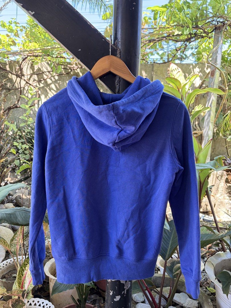 GU Purple Hoodie Size M (Category: Coats, Jackets and Outerwear) located in Cabanatuan. Submitted by topandbottomph (Listing ID 1470850636, Image 2). Description: - Brand: GU - Size: Medium (M) - Color: Solid Purple - Material: 60% Cotton, 40% Polyester blend - Interior: Soft fleece lining for extra warmth - Features: Drawstring hood, front kangaroo pocket, ribbed cuffs and hem 19x21 Good condition MOP: Gcash/Maribank/BDO MOD: J&T (regular) 📌Cab