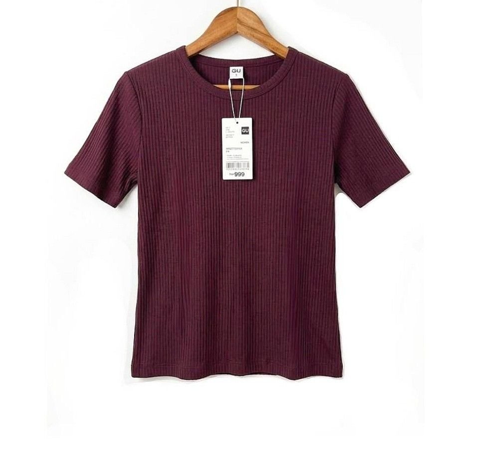 GU Ribbed Cotton Short sleeves Tops (Category: Shirts) located in Quezon City. Submitted by panapton.ph (Listing ID 1470889265, Image 2). Description: -FLASH SALE ONLY 300 -​Brand: GU -Actual item post -​Size fit 34-42 bust -​Color: Rich Wine / Dark Plum -​Material: Soft, stretchy ribbed cotton.
