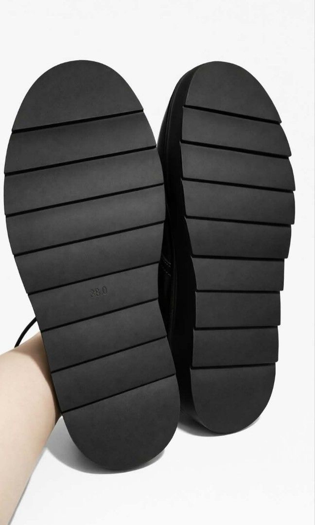 Undercover Chunky Sole Plain Toe Shoes (Category: Sneakers & Footwear) located in Baguio. Submitted by luxeloomarchive (Listing ID 1470743458, Image 3). Description: GU x Undercover Chunky Sole Plain Toe Shoes Own a piece of the limited-edition collaboration between Japanese streetwear icon Undercover and GU. These blend high-fashion punk aesthetics with everyday streetwear edge.✨ Features:Iconic Graphic: Features the printed "Kosmik Noise..." po
