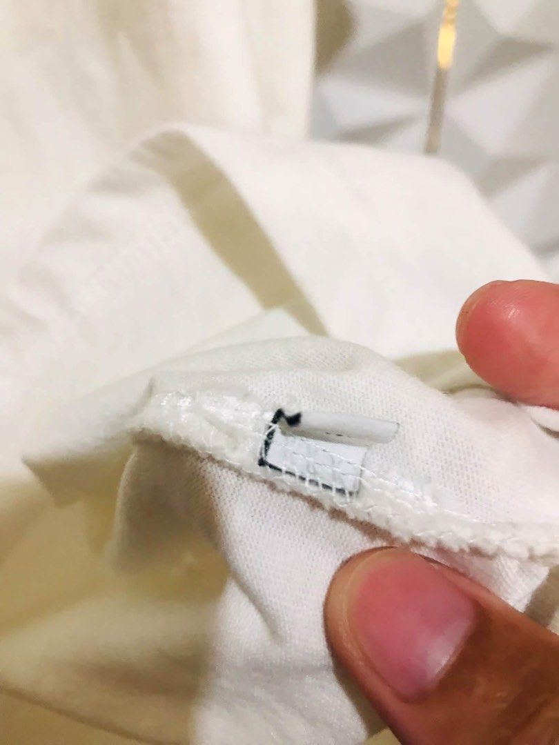 gucci brand shirt🔥 (Category: Luxury Apparel) located in Tanay. Submitted by drthriftthree (Listing ID 1470929698, Image 3). Description: excellent condition!.