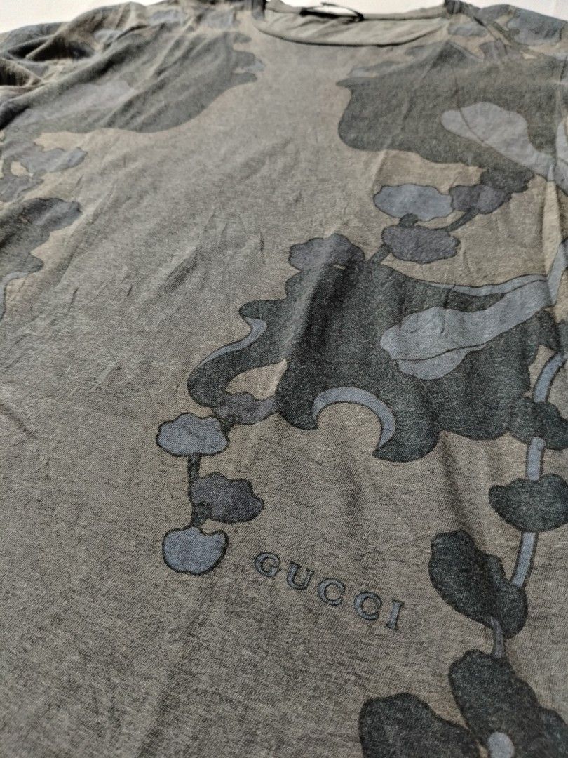 Gucci Floral Tee (Category: Luxury Apparel) located in Bocaue. Submitted by ukaynipepe (Listing ID 1470862621, Image 3). Description: Gucci Floral Tee Medium Width 20 Length 26 Used condition 1000+sf.